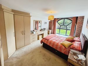 Bedroom- click for photo gallery